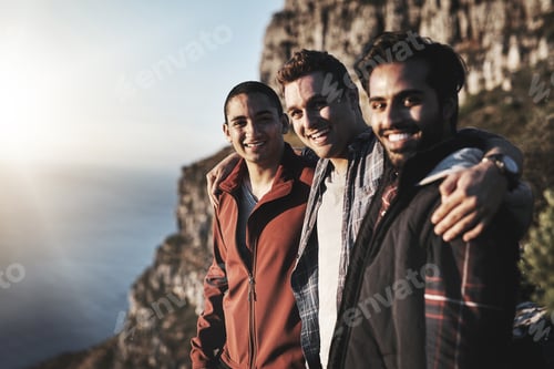 Preview: Portrait of a group of friends admiring the view while hiking in the mountains