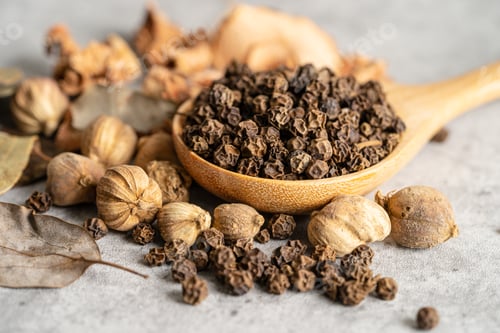 Preview: black pepper and siam cardamom (Amomum krervanh Pierre), Asia dried spices