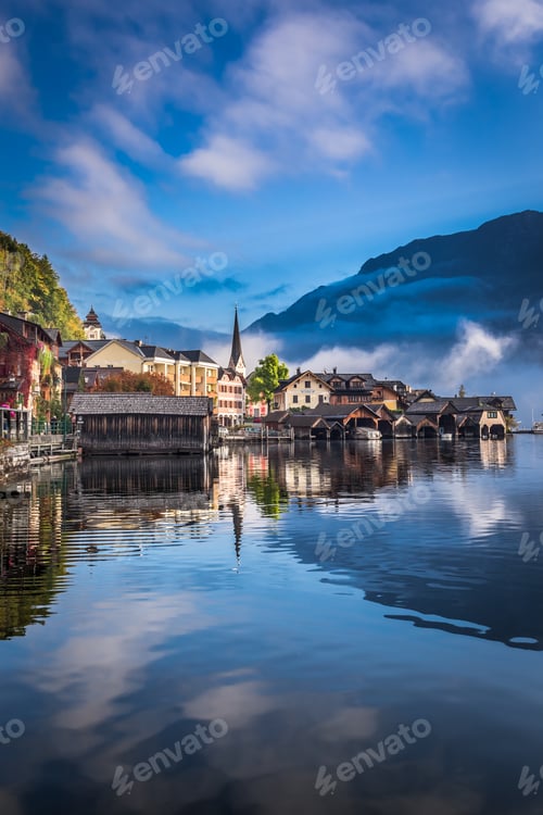Preview: Cold autumn morning in Hallstatt