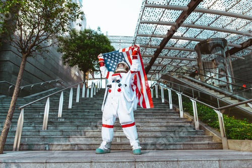 Preview: spaceman in a futuristic station