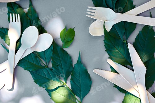 Preview: Flat lay of eco craft paper and wooden tableware, Zero waste