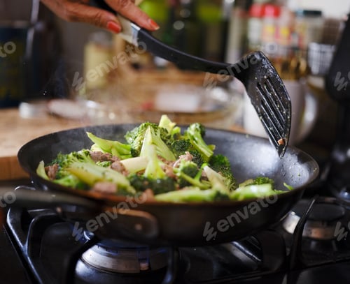Preview: cooking beef and broccoli stir-fry in hot pain inside home kitchen