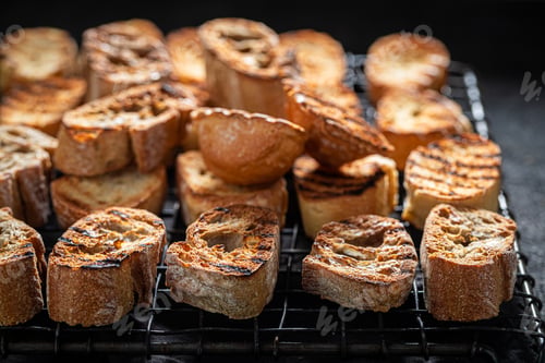 Preview: Homemade toasted wholegrain bread roasted on the grill grate