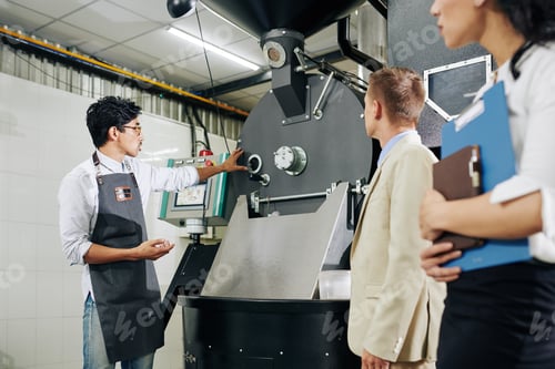 Preview: Entrepreneur showing equipment to inspectors