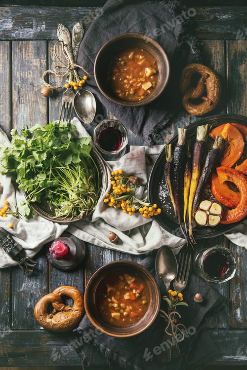 Preview: Table setting with soup bowls