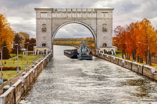 Preview: View of the shipping channel on the river, the ship enters the gateway.