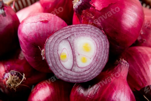 Preview: close-up view of cut red onion and whole red onions