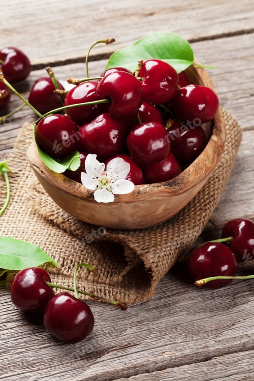 Preview: Fresh garden cherry