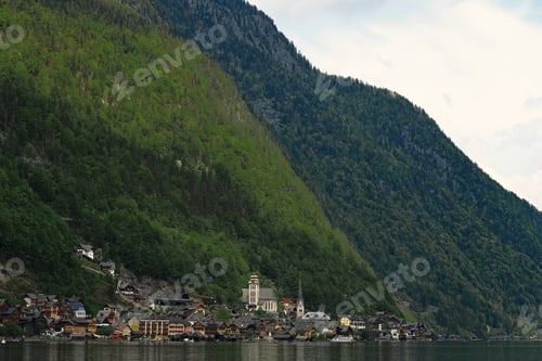 Preview: Scenic view of famous Hallstatt mountain village in the Austrian Alps