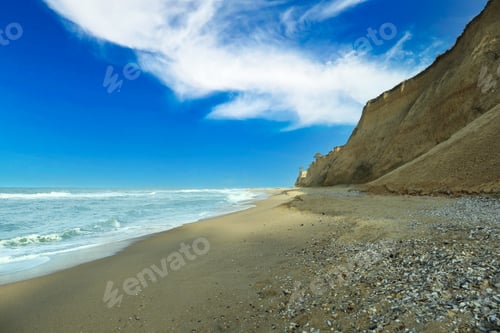Vista previa: Mar con olas en una hermosa playa de arena