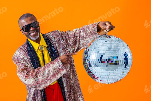 Preview: Cool senior man with fashionable outfit portrait