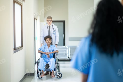 Preview: A male doctor in a medical uniform is discussing something with a patient in the hospital.