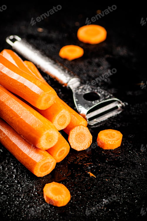Preview: Fresh carrots on the table.
