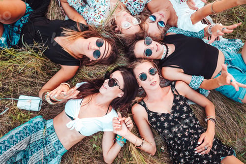 Preview: Six girls lie on the grass