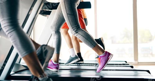 Preview: Picture of people running on treadmill in gym