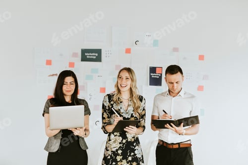 Preview: Digital marketers working o a plan
