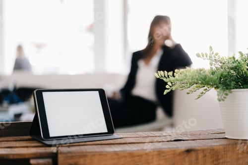 Preview: Businesswoman in cafe with digital tablet in foreground