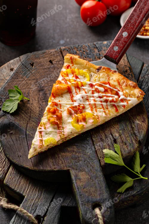 Preview: Chicken BBQ pizza with hot sauce, slice on a board