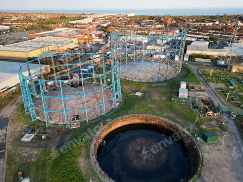 Preview: Aerial view of a column-guided gas holder surrounded by industrial buildings