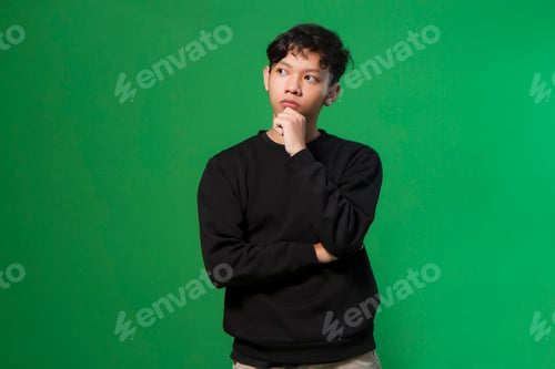 Preview: young asian man on isolated background