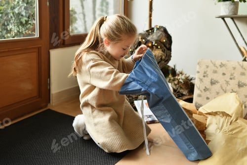 Preview: A girl is surprised with a christmas present