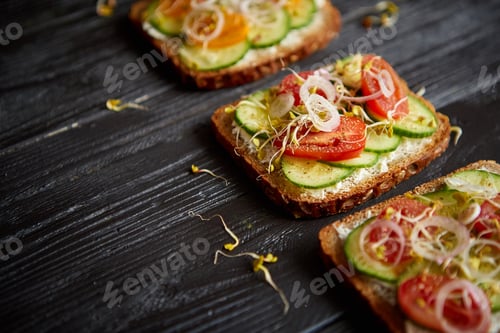 Preview: Row of three healthy vegetable toasts
