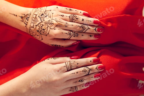 Preview: Red manicured hands with Mehndi