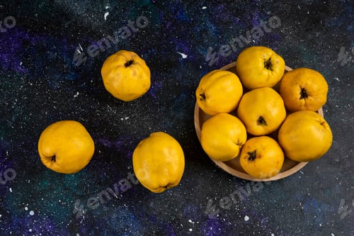 Preview: Bowl of ripe quince fruits placed on dark background