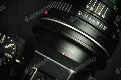 Preview: Old fashioned photo lens
