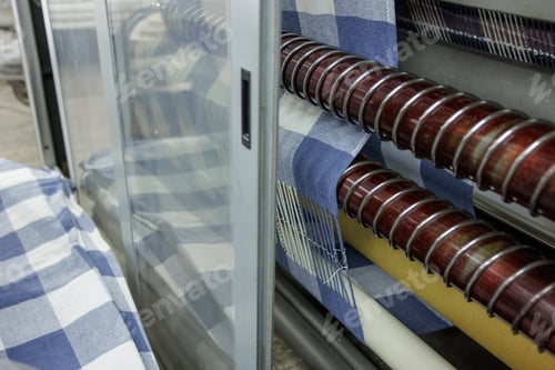 Preview: production of woolen blankets, weaving machine