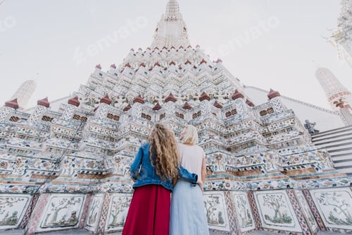 Preview: Couple of beautiful girls visiting bangkok maining attractions