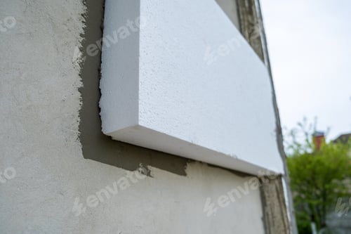 Preview: Installation of styrofoam insulation sheets on house facade wall for thermal protection.