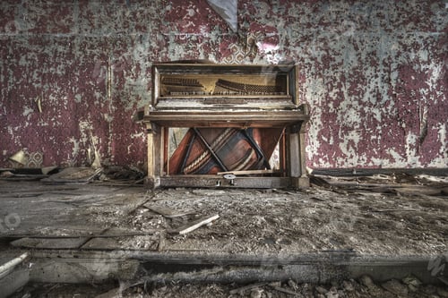 Preview: Old broken piano in an abandoned ruined building