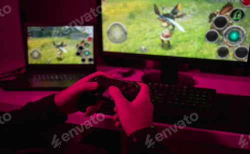 Preview: Crop hands playing online game