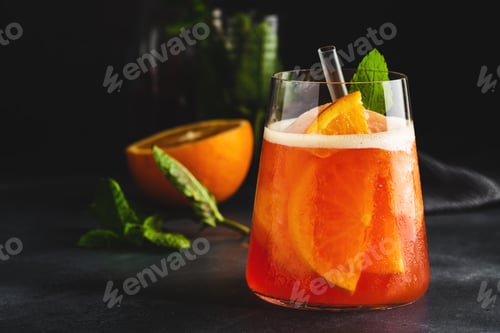 Preview: Freshmade cocktail with oranges and mint