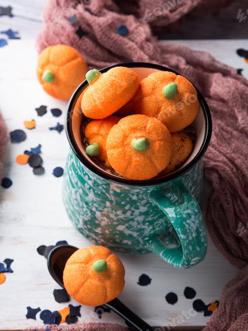 Preview: Pumpkin halloween marshmallows in hot chocolate