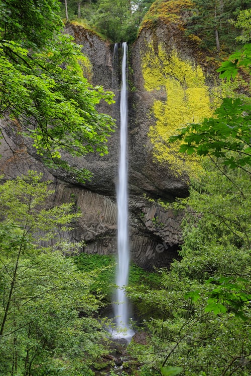 Preview: Latourell falls waterfall, Oregon