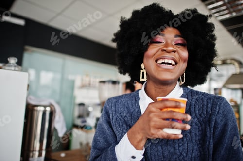 Preview: Curly hair african american woman