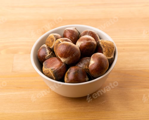 Preview: Chestnut in bowl