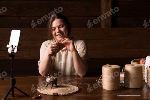 Preview: real woman blogger knitting jute yarn crochet on line