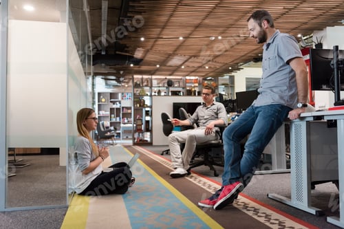 Preview: everyday team meeting and brainstorming