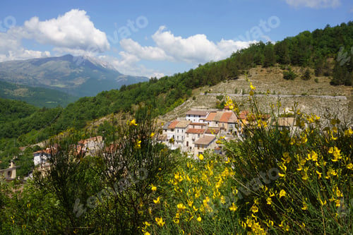 Preview: Landscape of Valle Peligna, Abruzzo, view of Goriano Sicoli