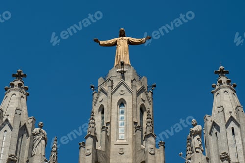 Preview: Scenic view of Tibidabo hill with Sagret Cor Church in Barcelona, Spain.