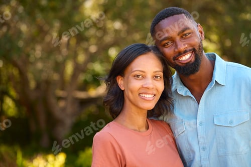 Vista previa: Portrait Of Loving Couple Hugging Outdoors In Countryside Or Garden
