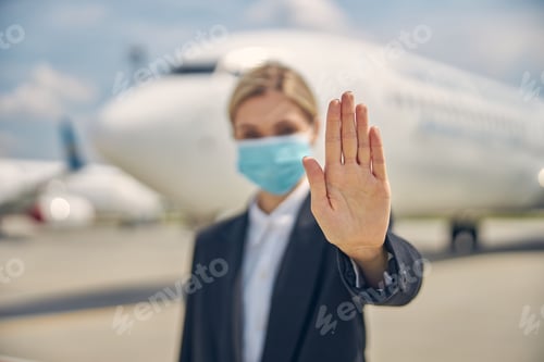 Preview: Woman in a face mask keeping social distancing