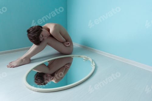 Preview: Mirror girl beauty