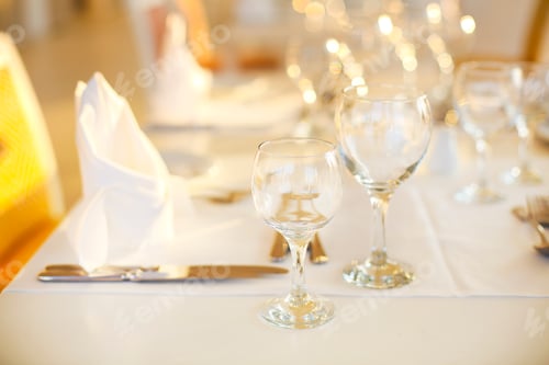 Preview: Glasses and plates on the tables