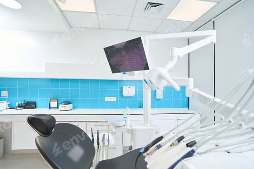 Preview: Well-lit room with ultramodern equipment in dentistry clinic