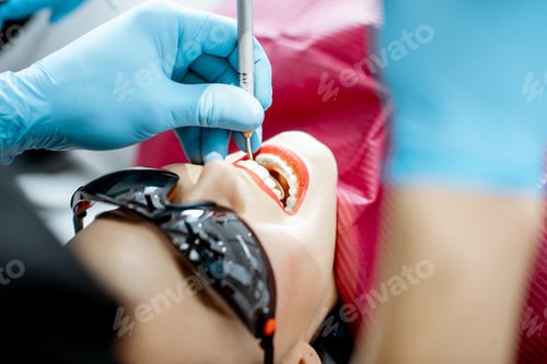 Preview: Woman during the dental examination