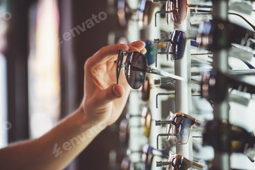 Preview: Sunglasses store